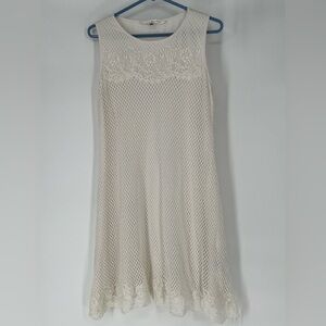 MAX STUDIO WHITE LACE SHIFT DRESS. SLIPS OVERHEAD, FULLY LINED, HAS STRETCH‎